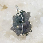 Silberanhänger Chalcedon im Körbchen