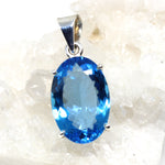 Silberanhänger mit Blautopas