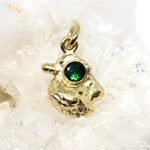 Anhänger Nugget in 333 Gelbgold mit grünem Granat