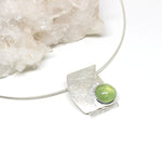 Silberanhänger mit Prehnit