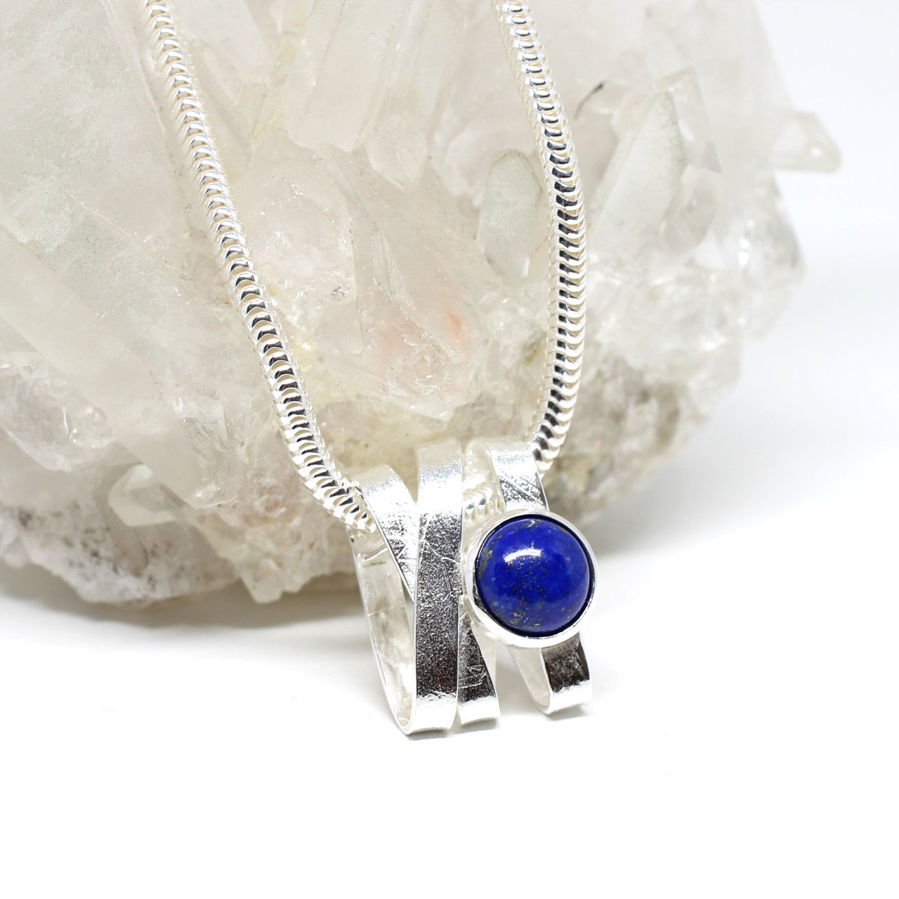Silberanhänger mit Lapis
