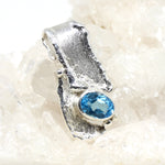 Silberanhänger Handarbeit mit Blautopas