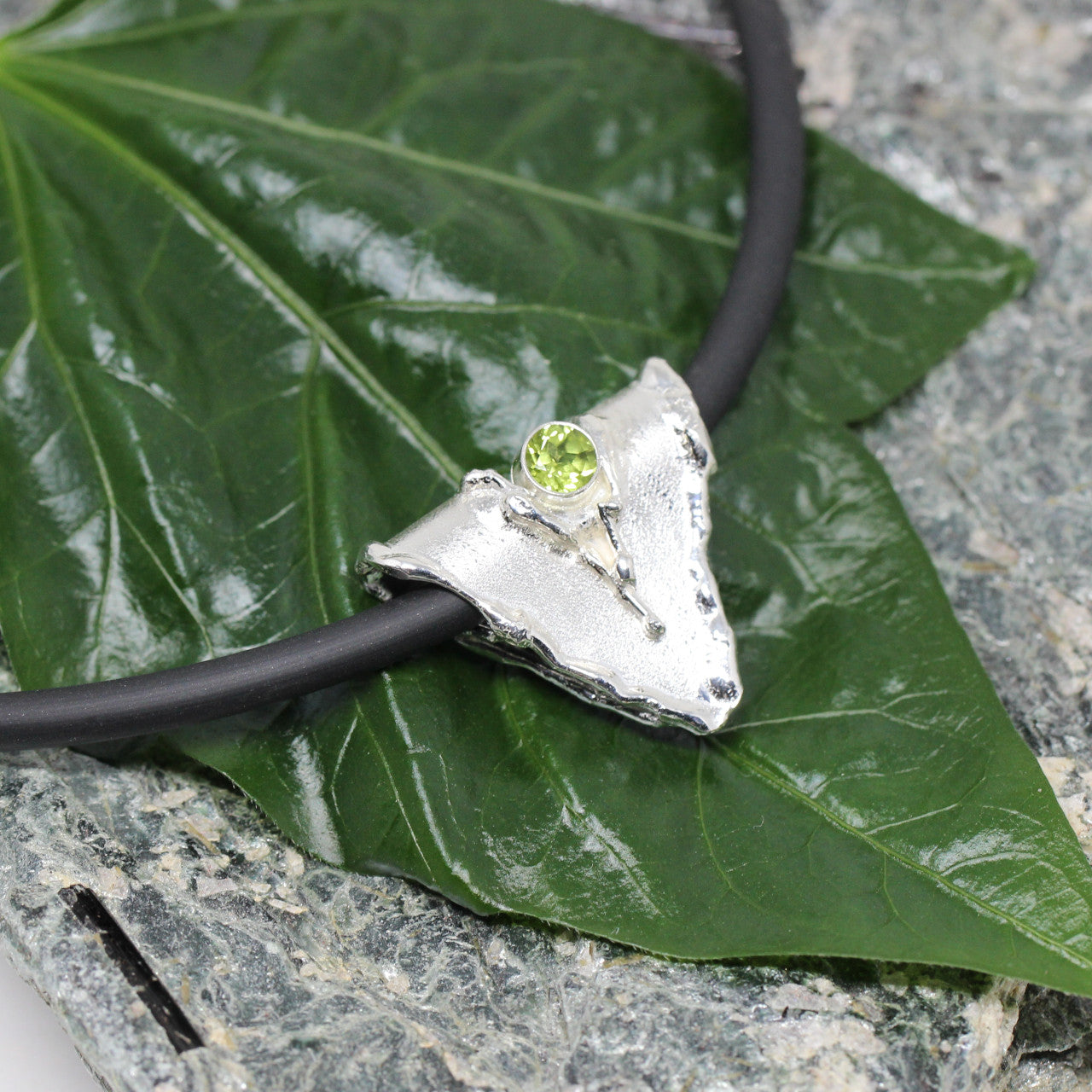 Silberanhänger mit Peridot