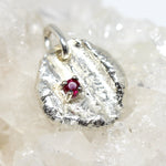 Anhänger Nugget in 925 Sterlingsilber mit Rubin