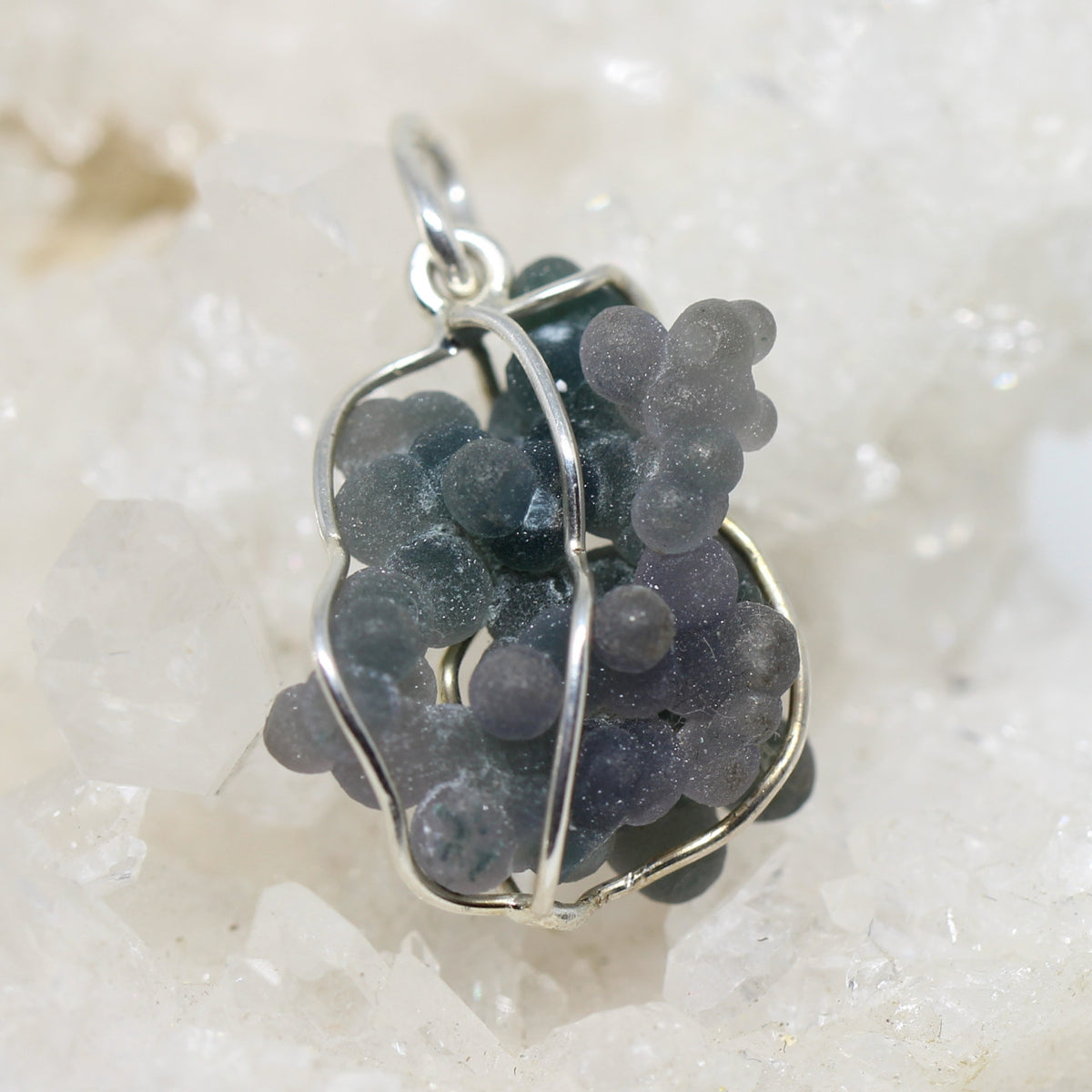 Silberanhänger Chalcedon im Körbchen