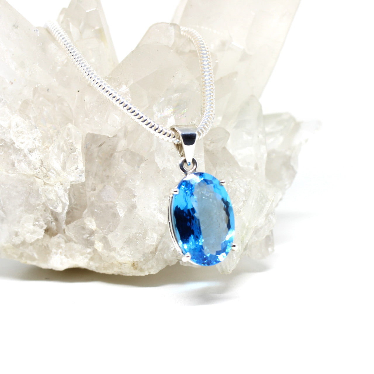Silberanhänger mit Blautopas