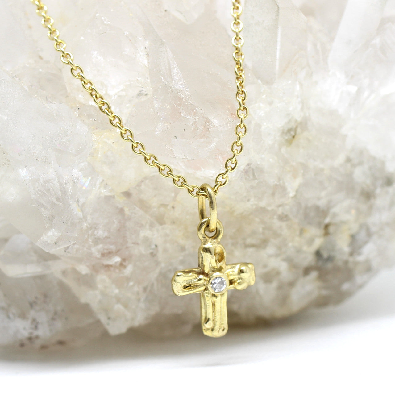 Anhänger Kreuz in 333 Gelbgold mit einem Zirkonia