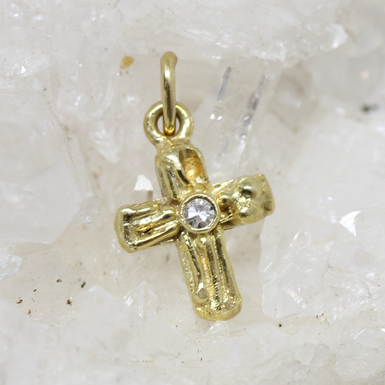 Anhänger Kreuz in 333 Gelbgold mit einem Zirkonia