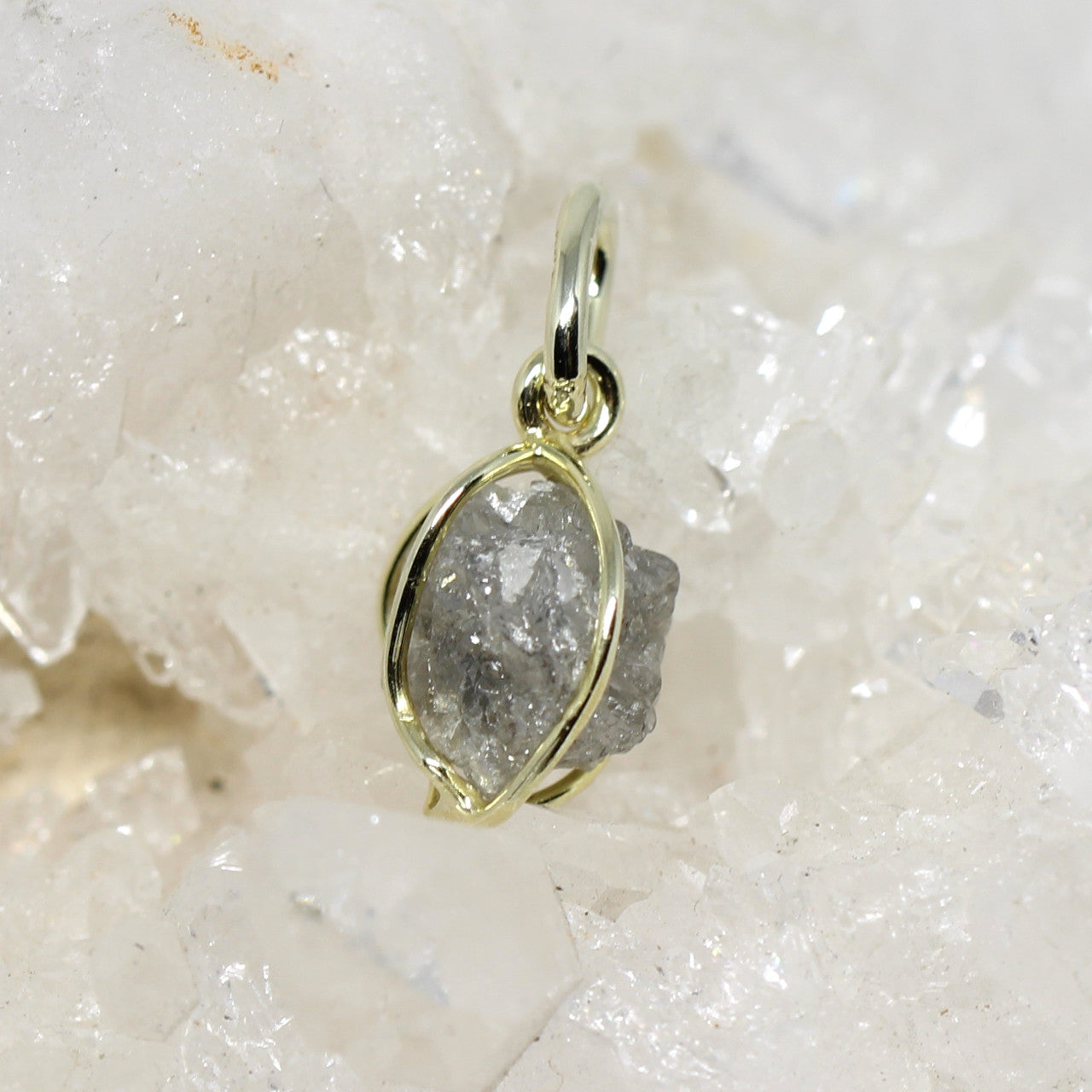 Anhänger grauer Rohdiamant in 585 Gelbgold