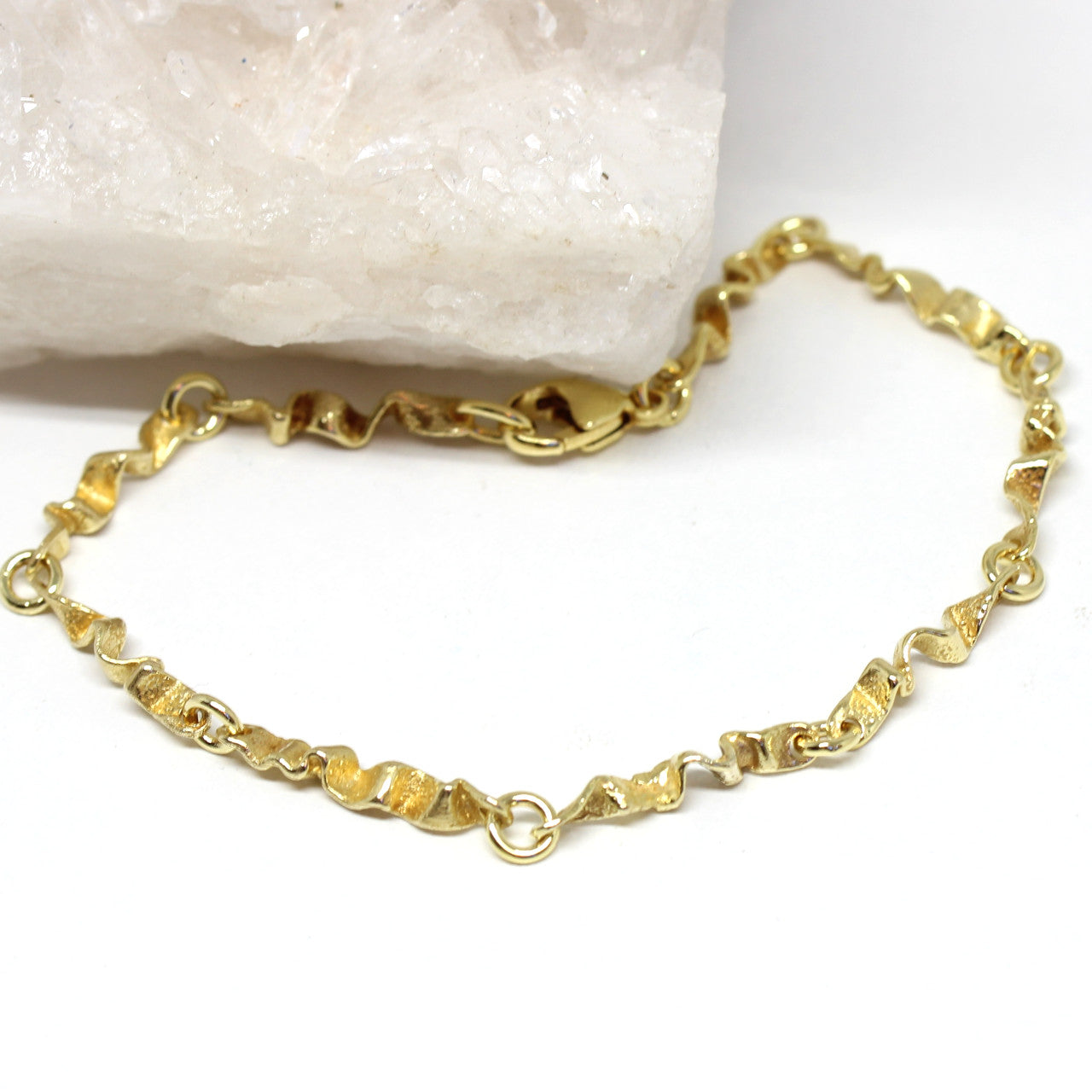 Armband in 333 Gelbgold Handarbeit gefaltet