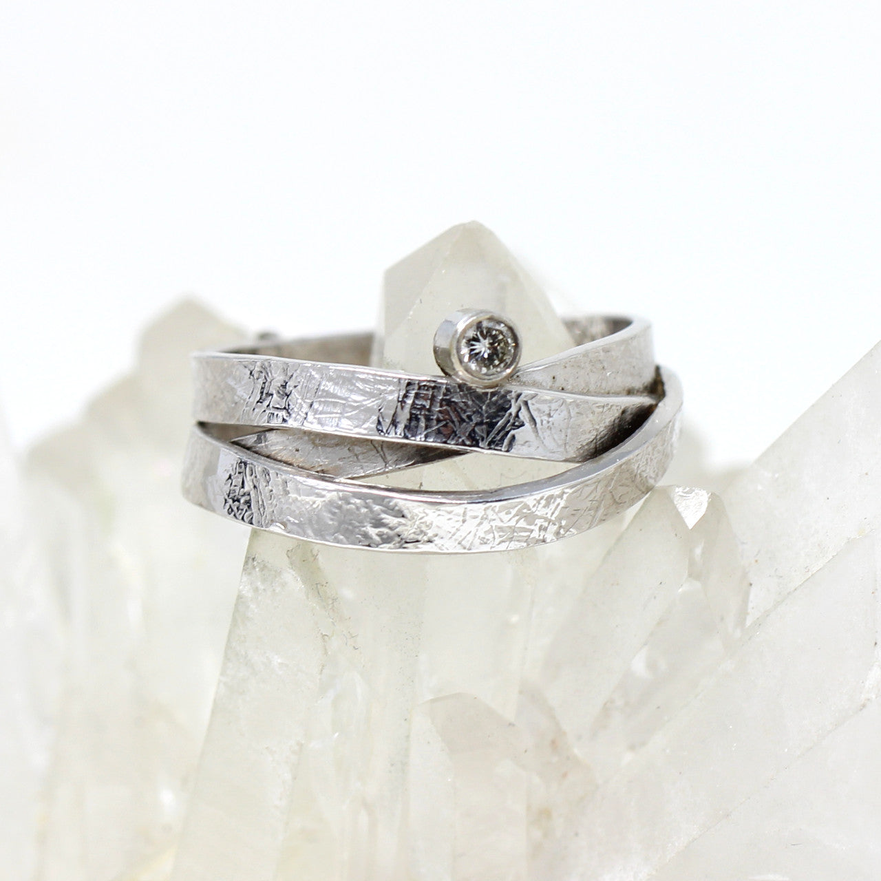 Ring in 585 Weißgold mit champagner Brillant