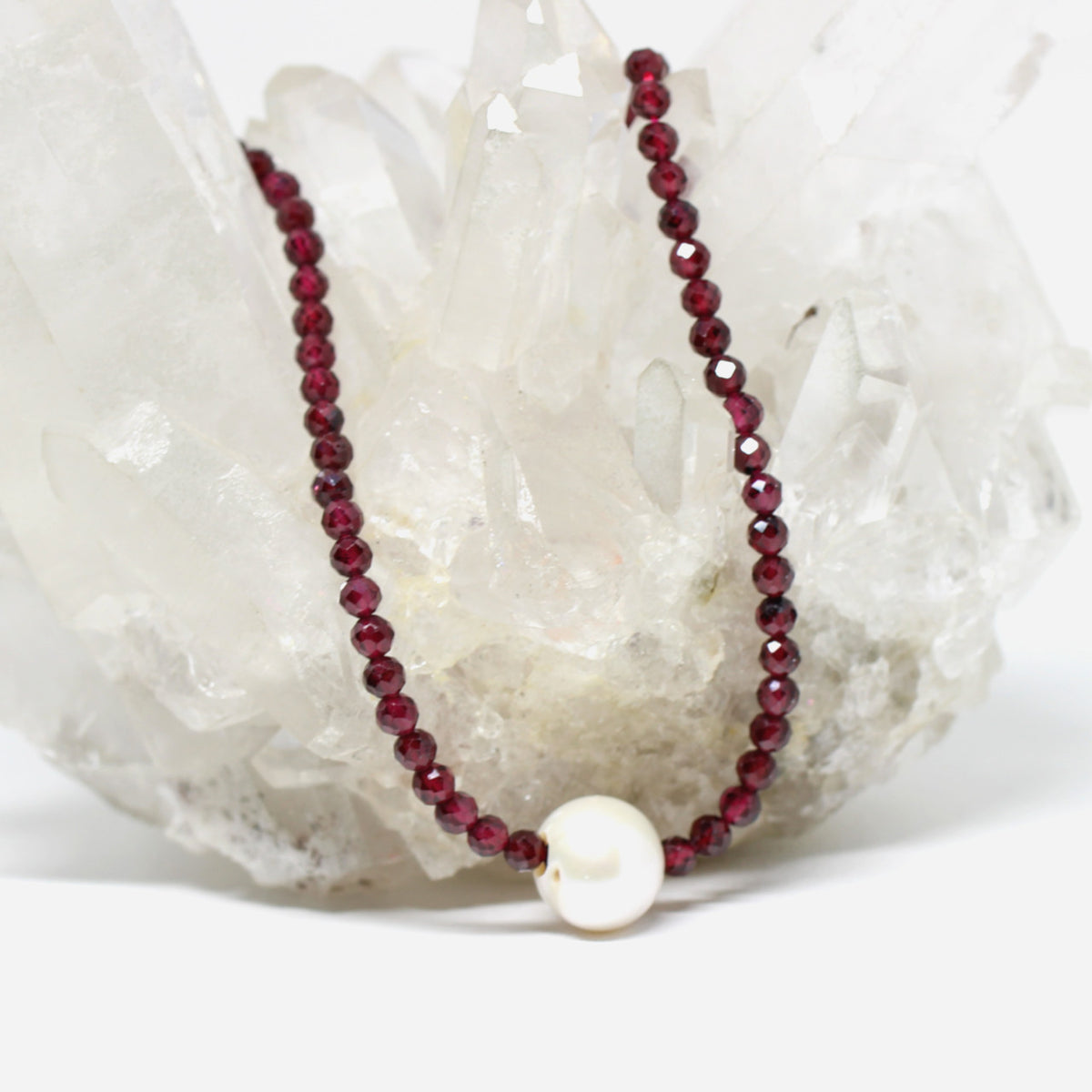 Granatkette mit Perle