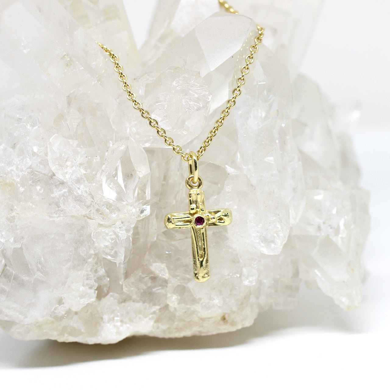 Anhänger Kreuz in 333 Gelbgold mit Rubin