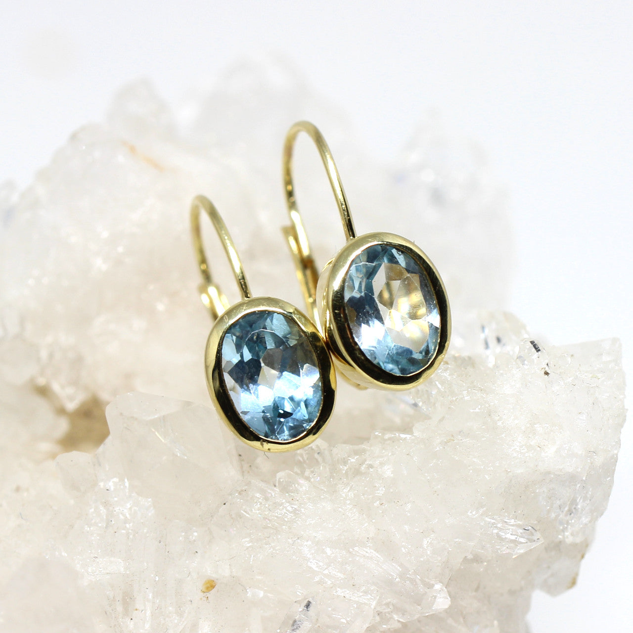 Ohrhänger in 333er Gelbgold mit Blautopas