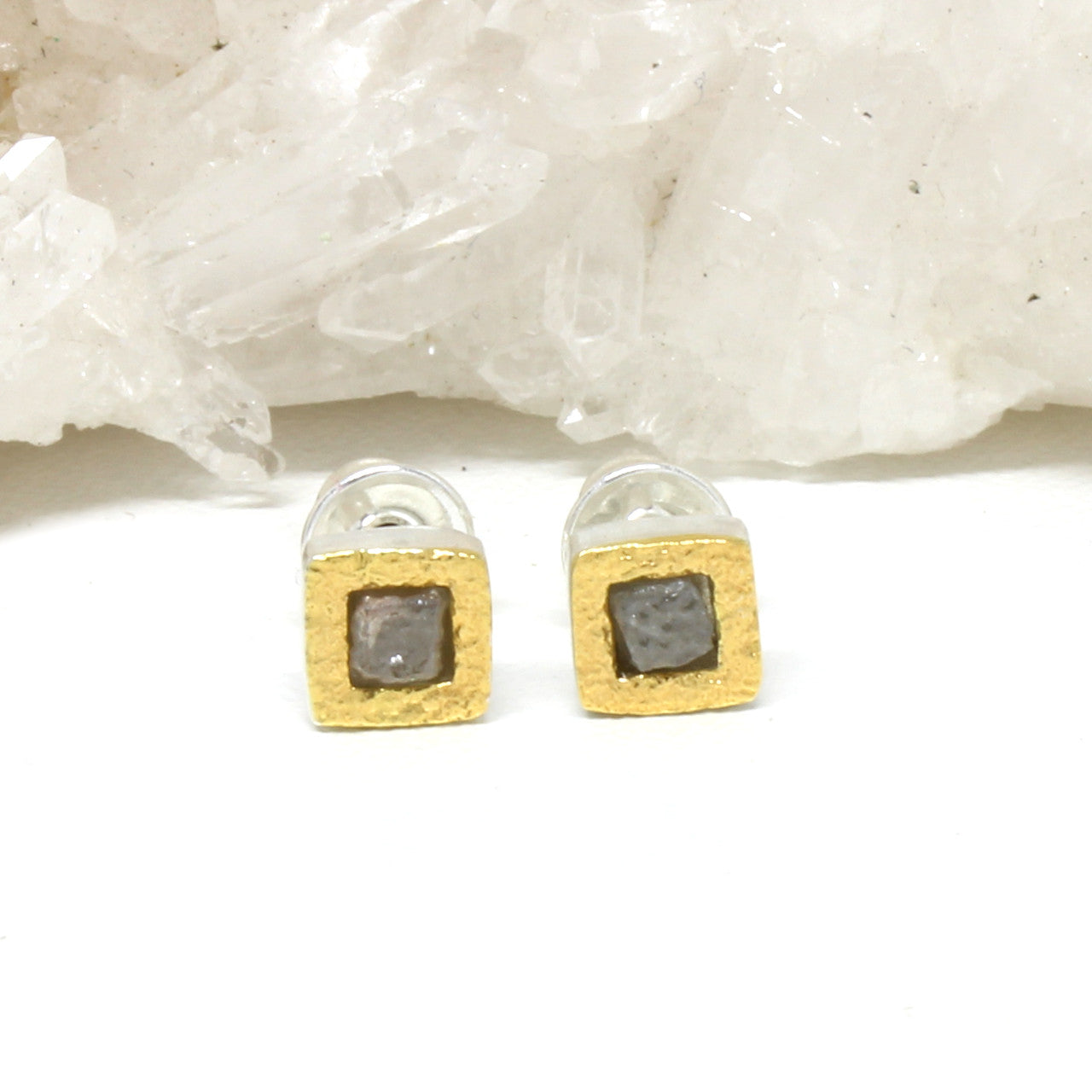 Ohrstecker in Silber mit Rohdiamant