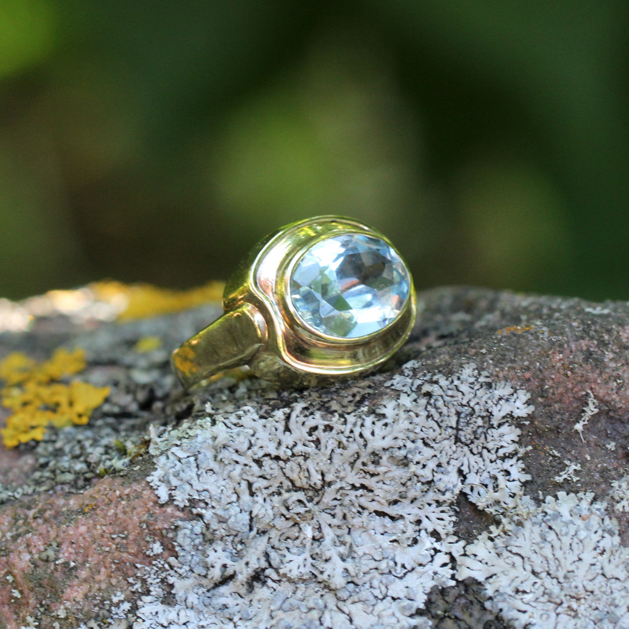 Ring in 333 Gelbgold mit Blautopas Größe 54