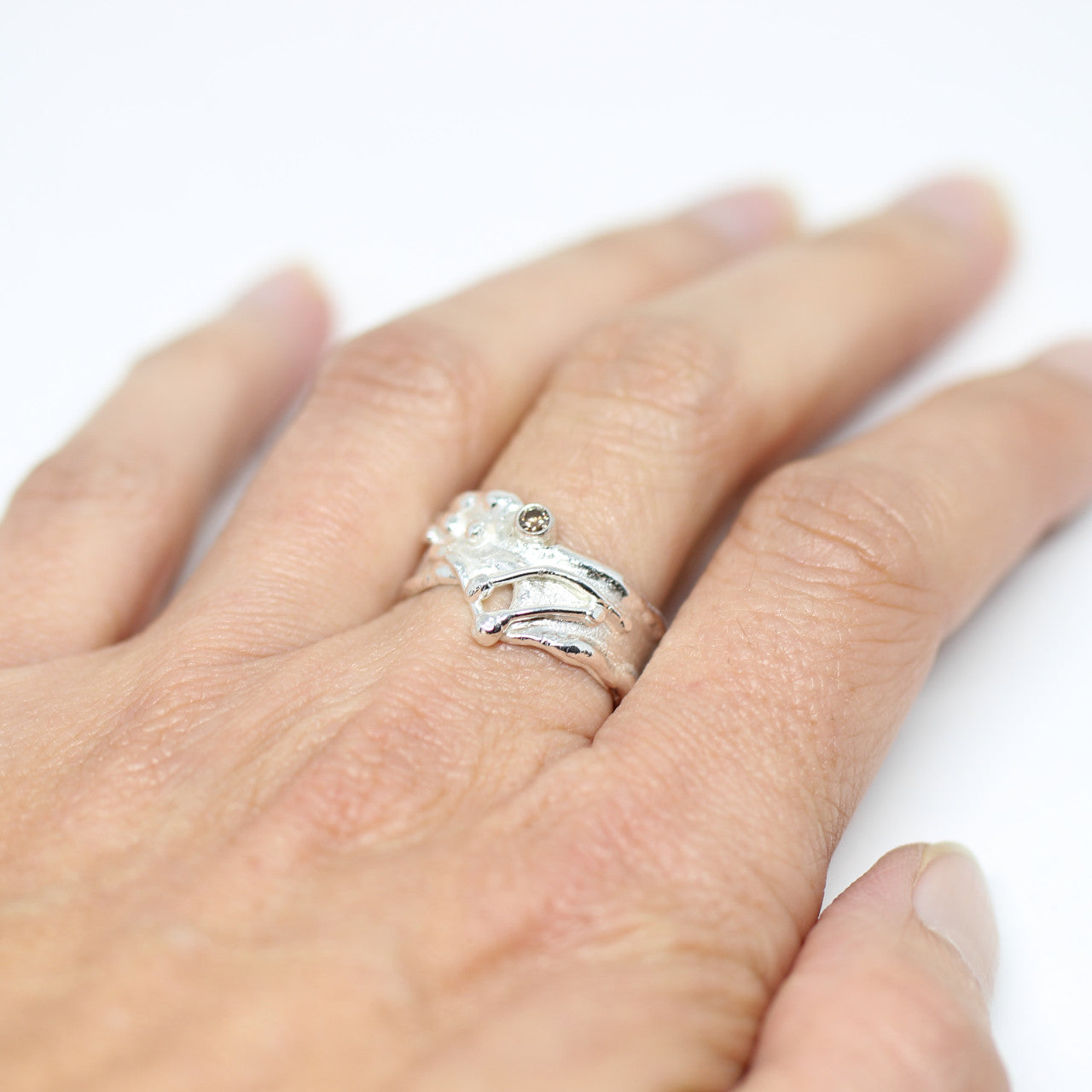 Silberring mit champagner farbenem Brillant