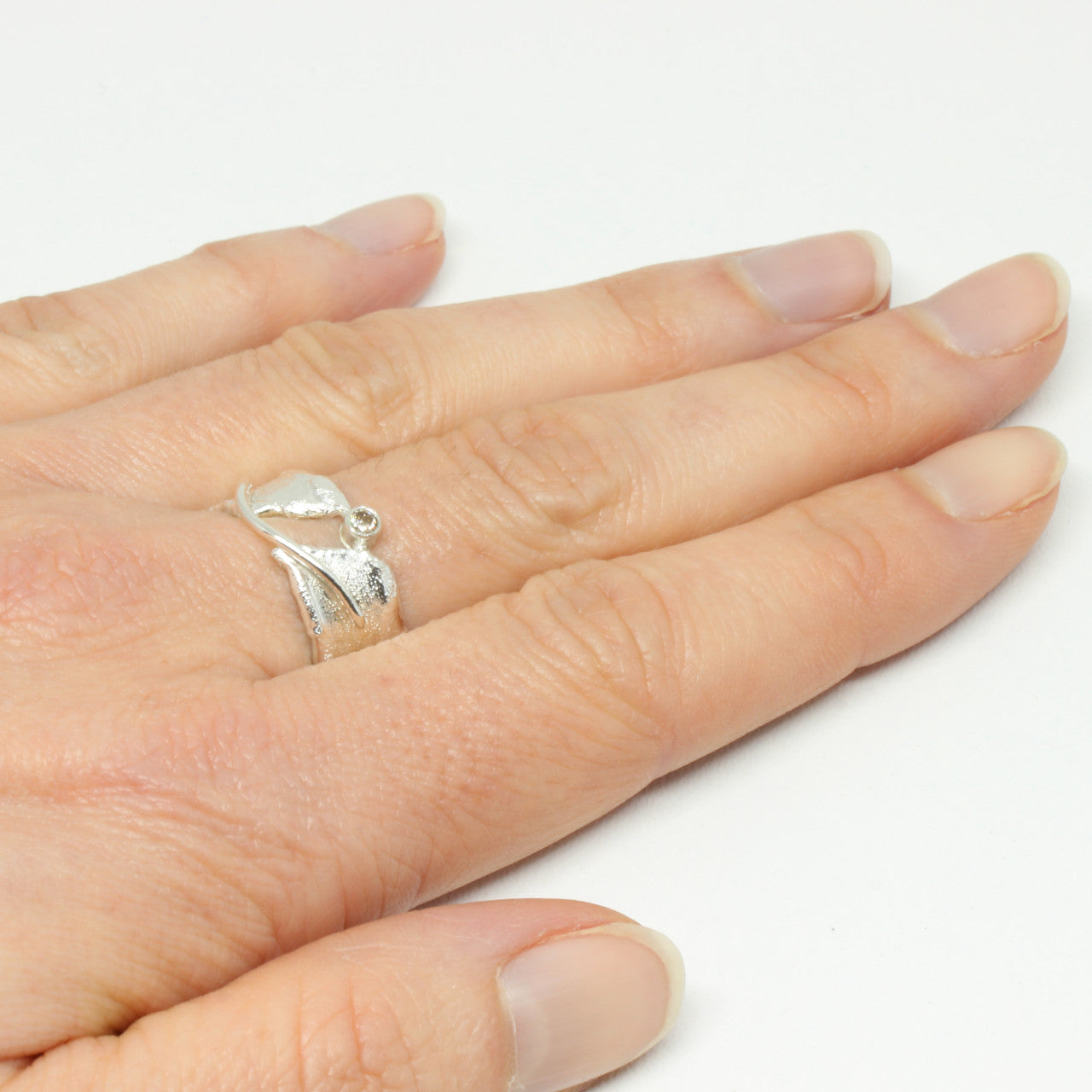 Silberring offen mit champagner farbenem Brilliant
