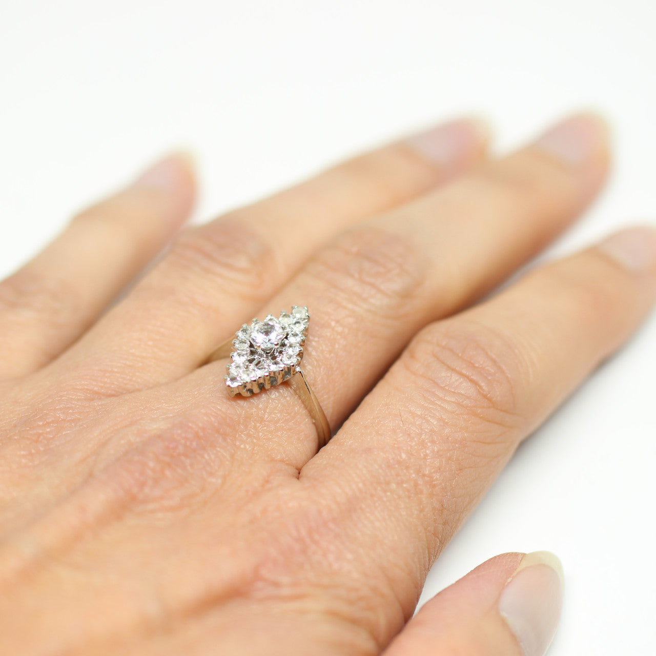 Ring in 585 Weißgold mit echten Steinen