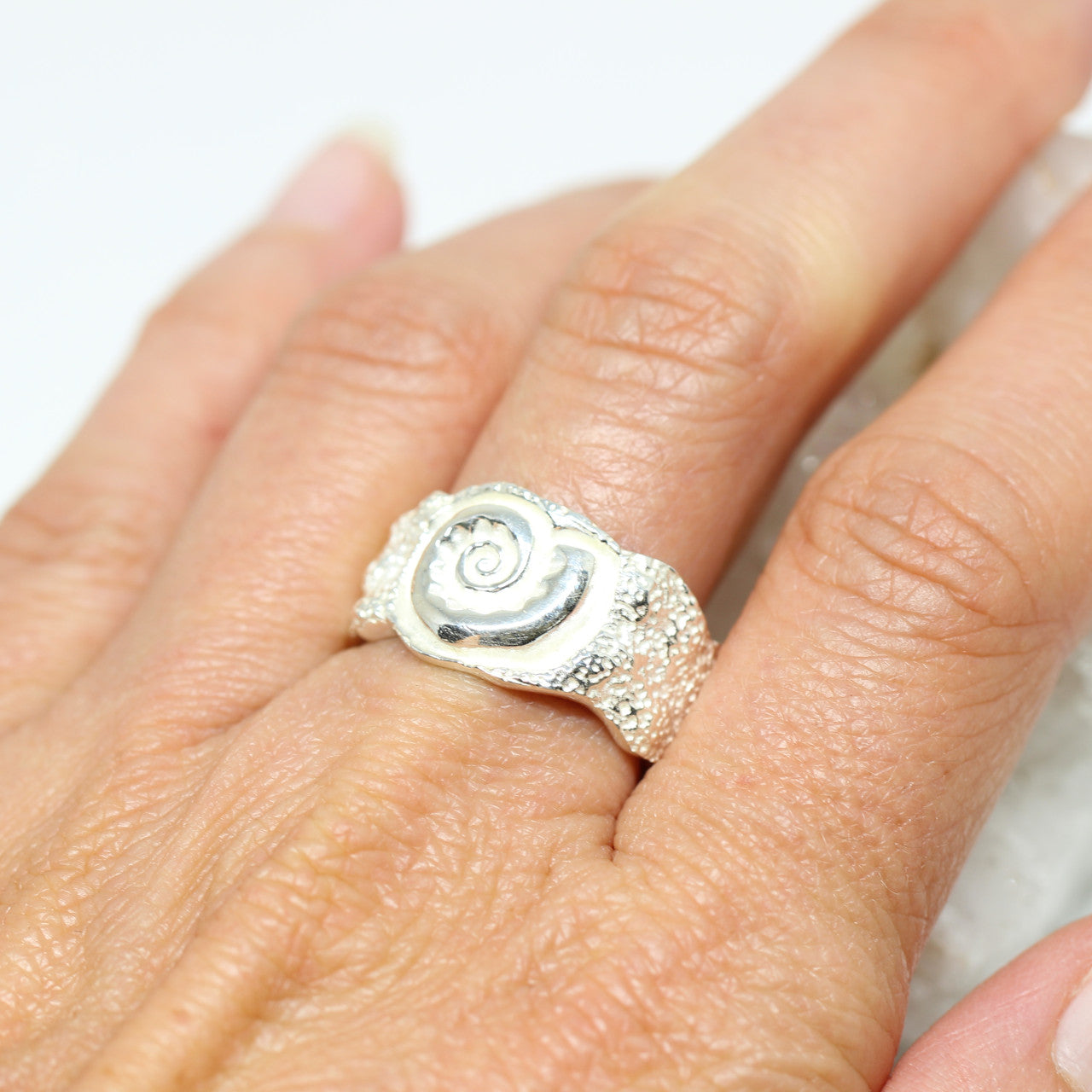 Silberring mit Muschel