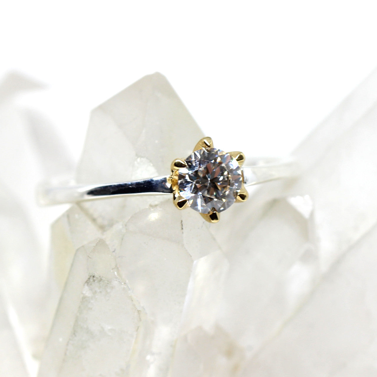 Ring in 925er Sterlingsilber mit Diamant