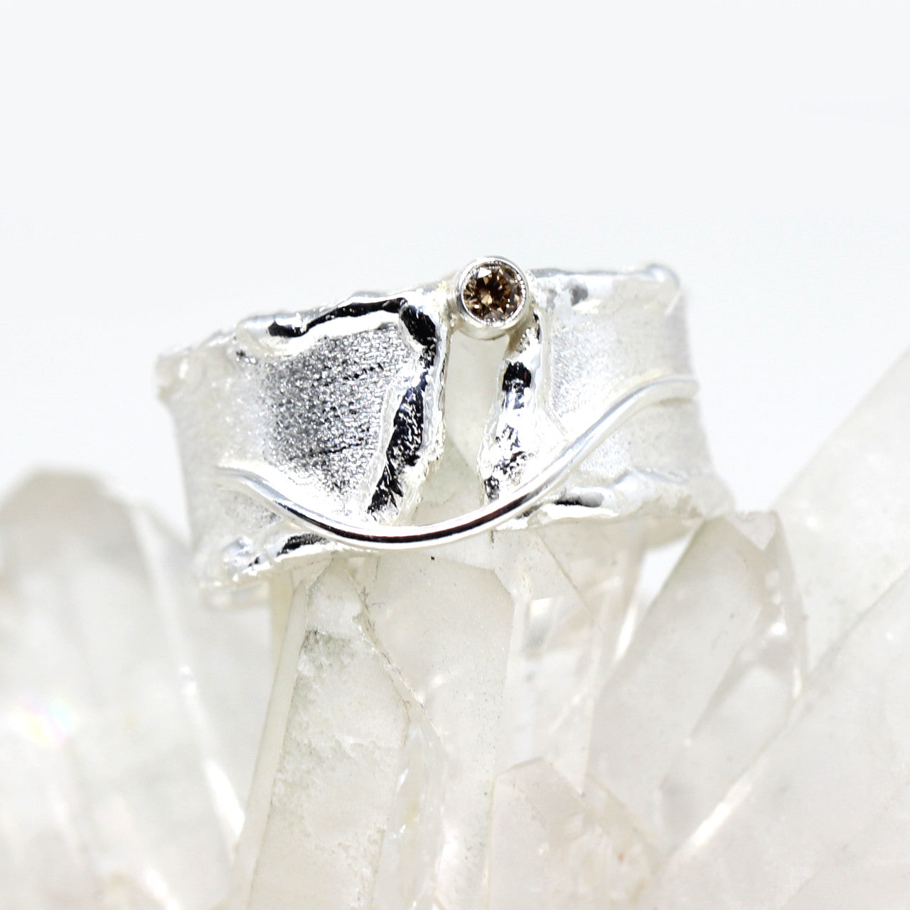 Silberring offen mit champagner farbenem Brillant