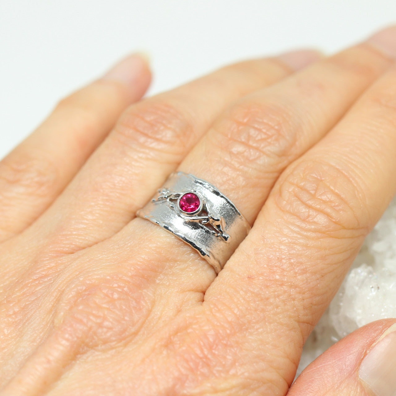 Ring in 585 Weißgold mit Rubin