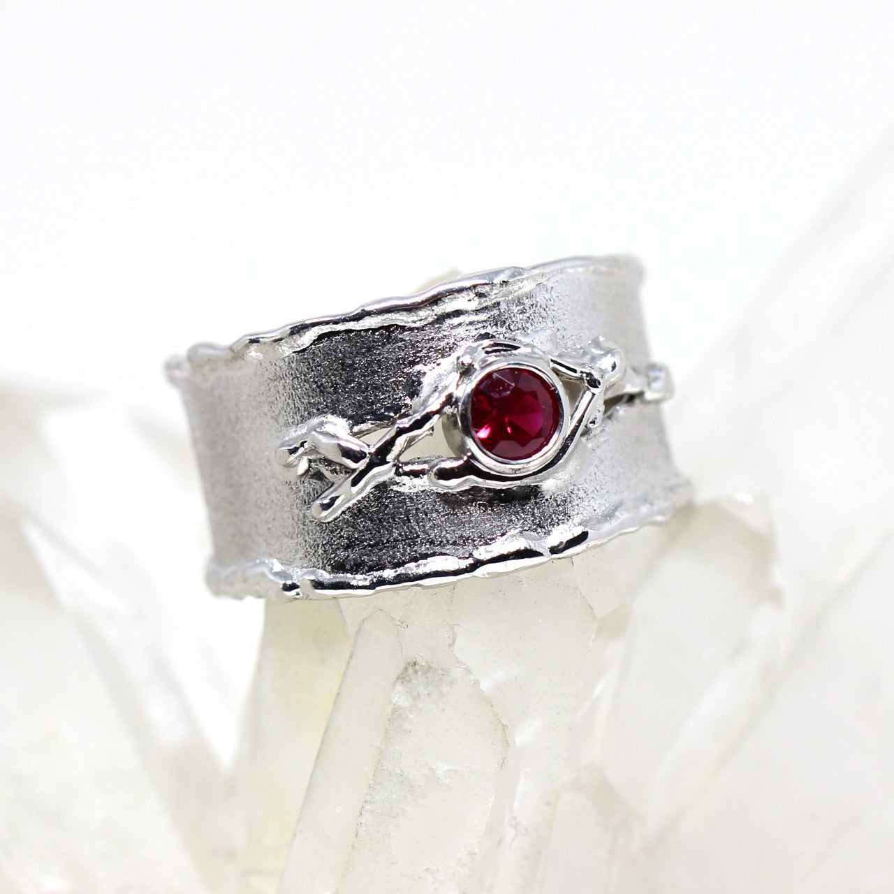 Ring in 585 Weißgold mit Rubin