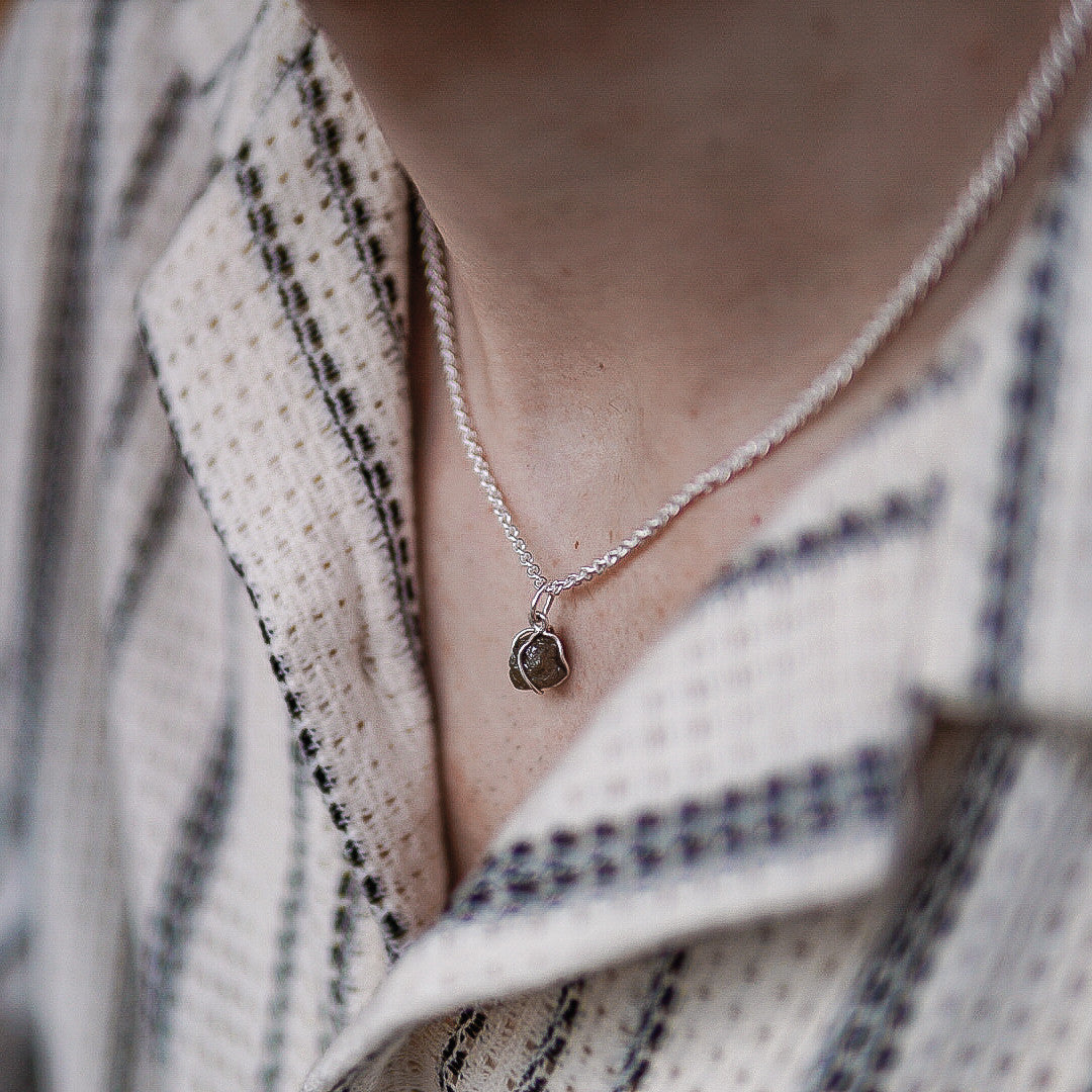 Silberanhänger Diamant im Körbchen
