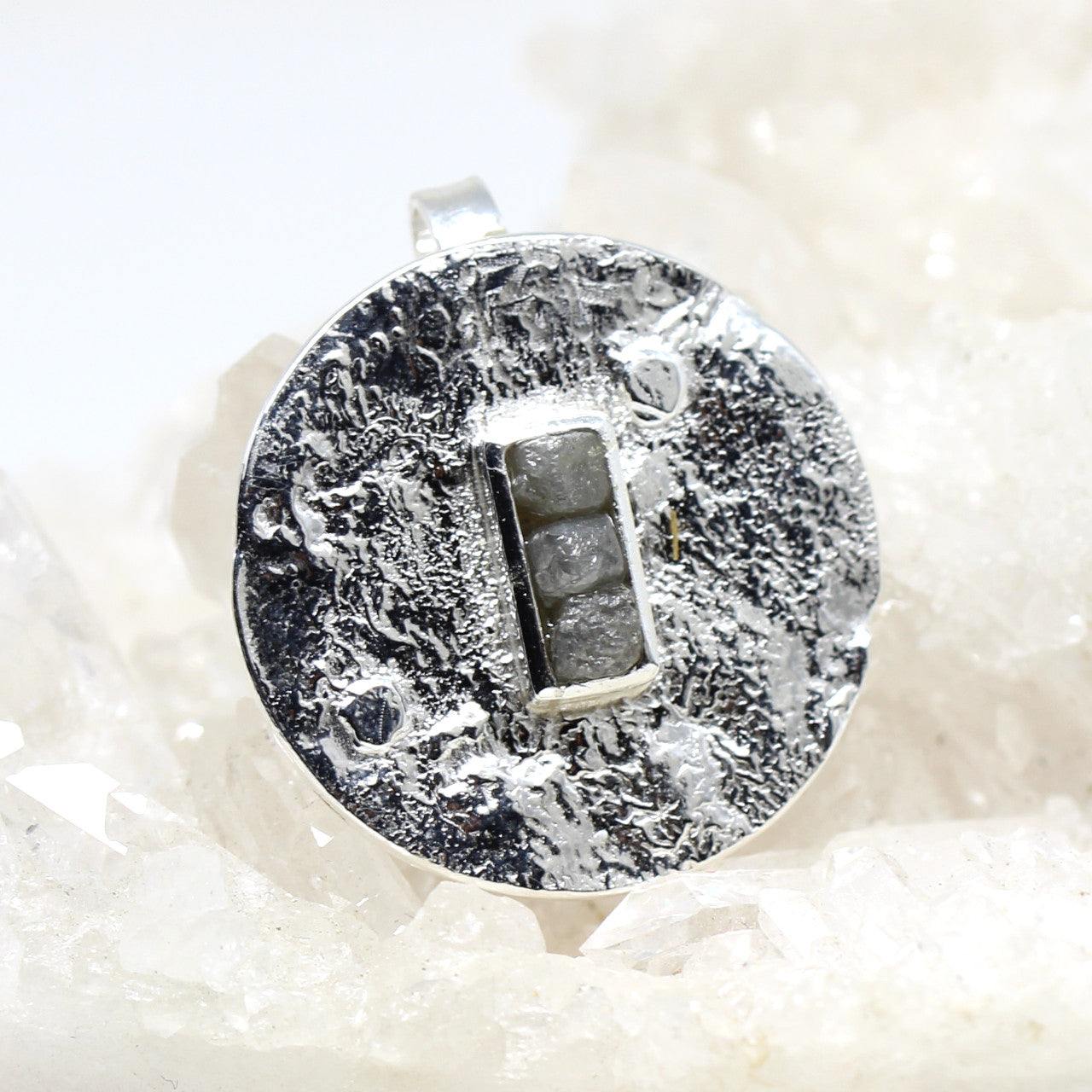 Silberanhänger rund mit Rohdiamant