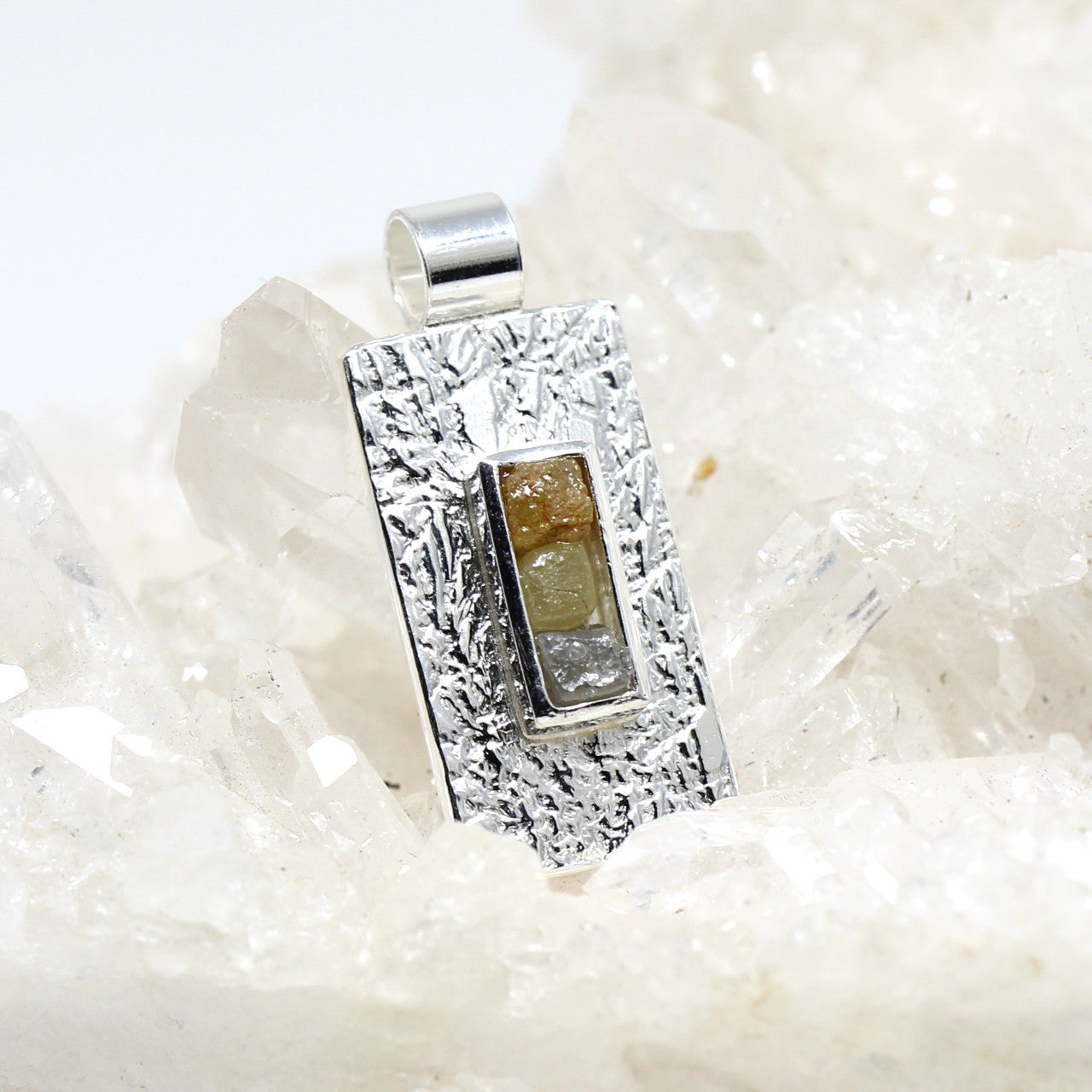 Silberanhänger rechteckig mit Rohdiamant