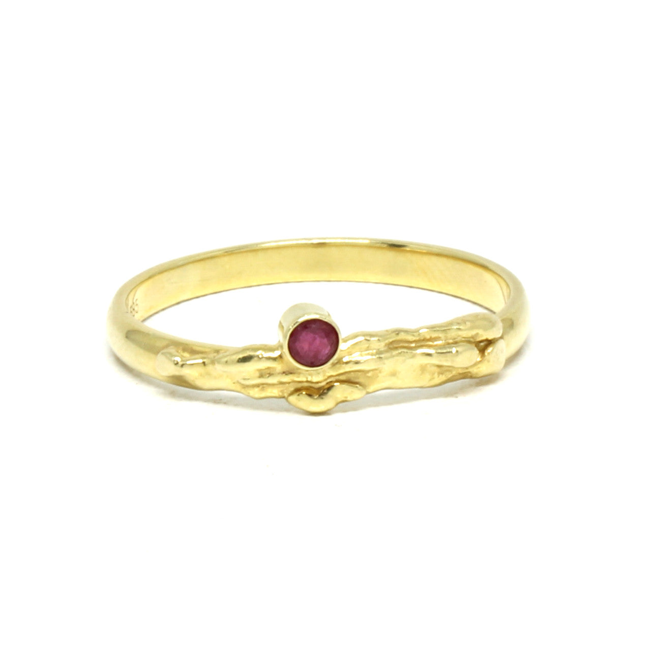 Ring in 585 Gelbgold mit Rubin Größe 63