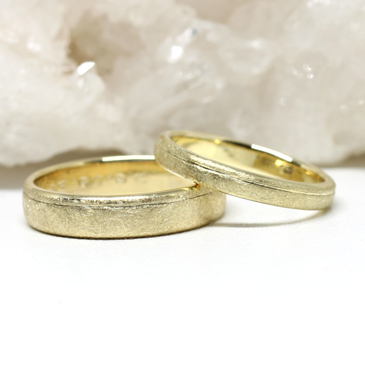 Trauringe Handarbeit 585er Gelbgold eismatt
