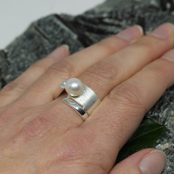 Silberring Handarbeit mit Perle
